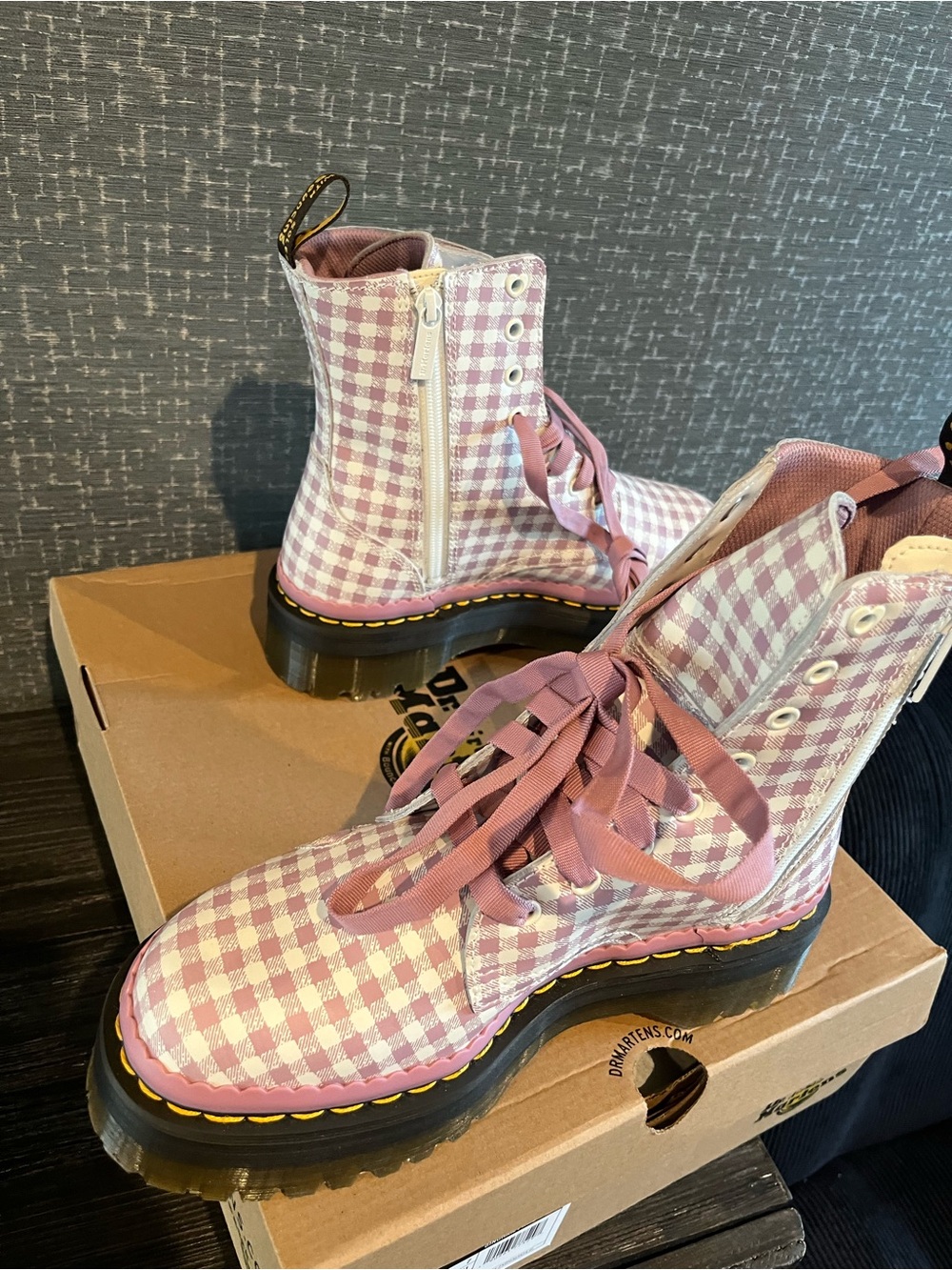NIB Dr Doc Marten JADON HEART Gingham Leather Platform Boots White Dusty Rose - Picture 9 of 11